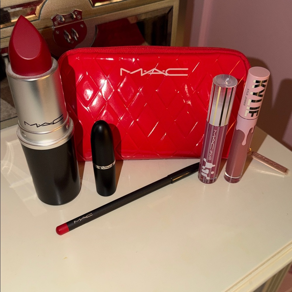 MAC Cosmetics Set & Storage Container